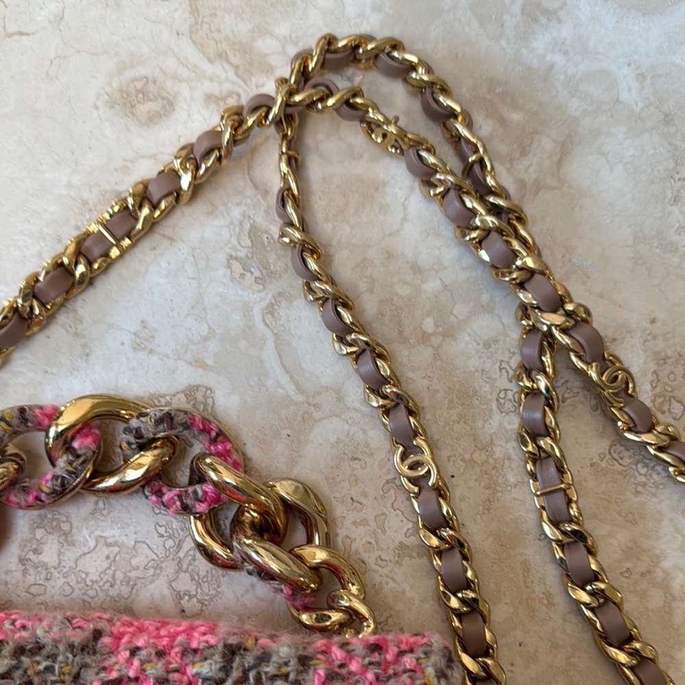 Chanel Pink Tweed Handbag - Picture 3 of 6